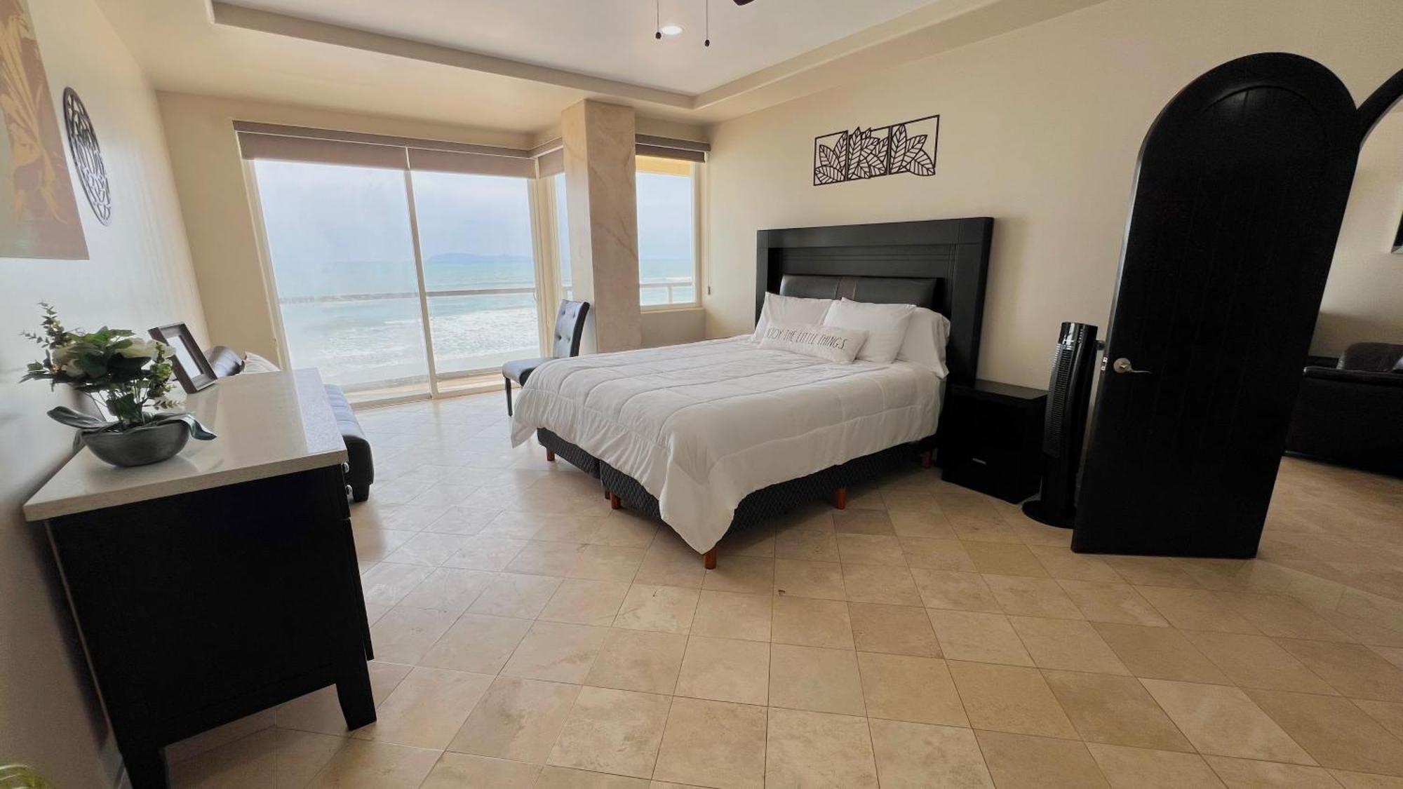 Beautiful Beach Front Condo Near Downtown Rosarito Exterior photo