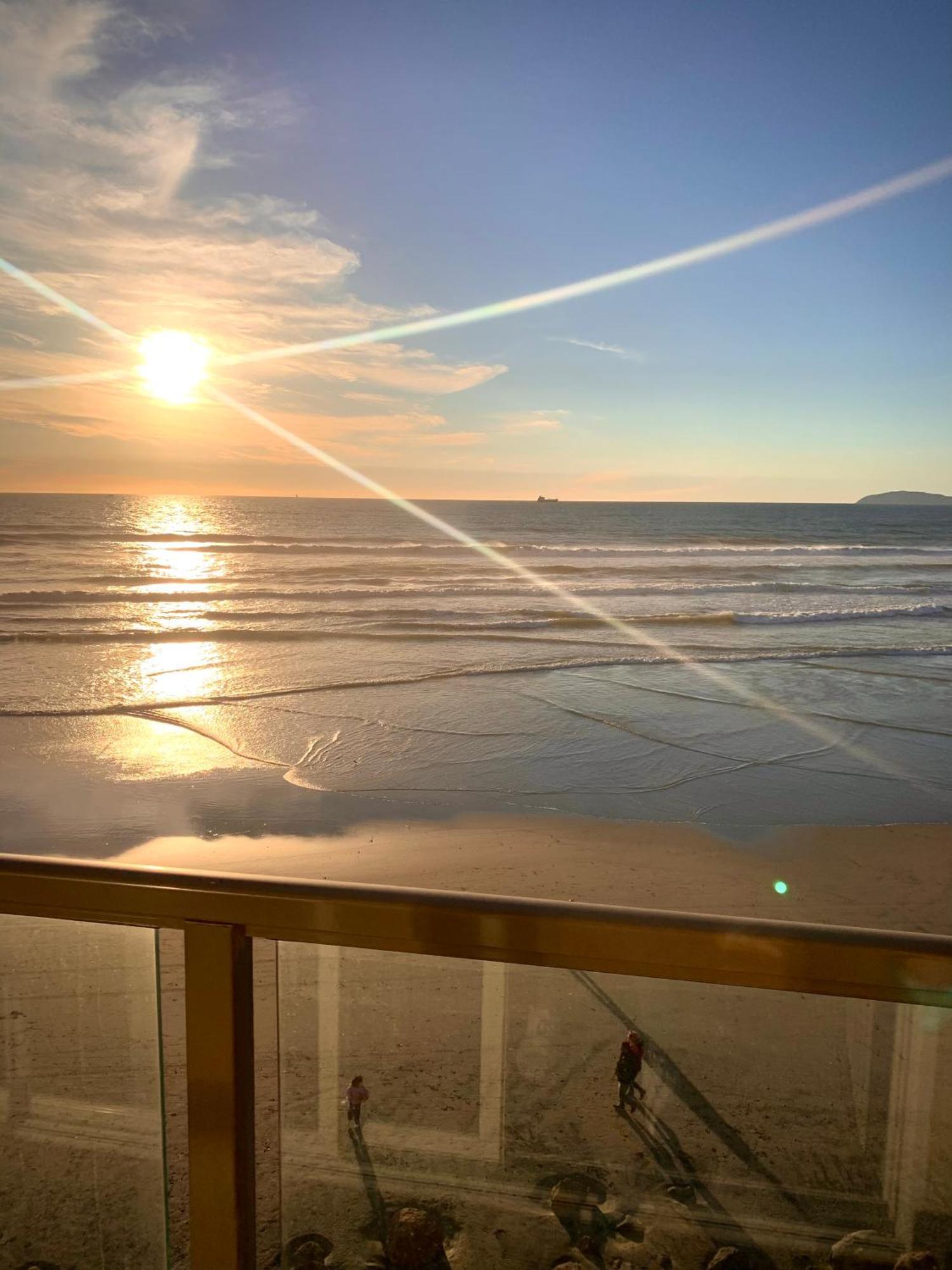 Beautiful Beach Front Condo Near Downtown Rosarito Exterior photo