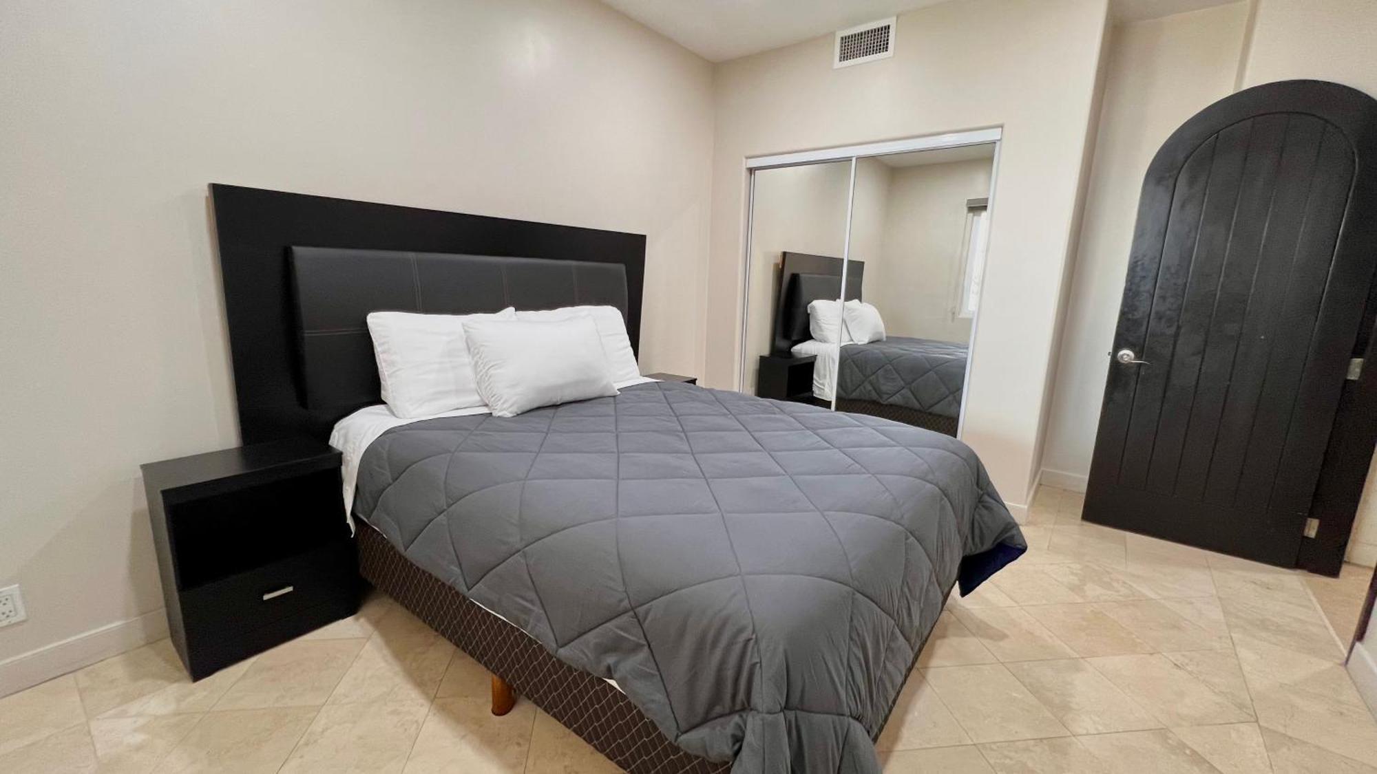 Beautiful Beach Front Condo Near Downtown Rosarito Exterior photo